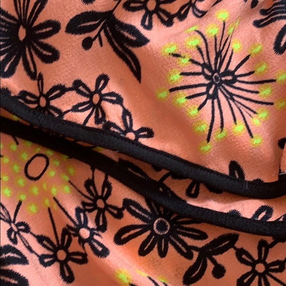 Audrey Ruffle Croptop - Picture 4 of 5